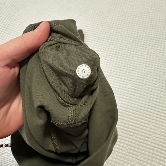 Lululemon Wonder Under High Rise 25’’ Leggings Size 6 - Green w/ mesh stripes - Picture 5 of 5